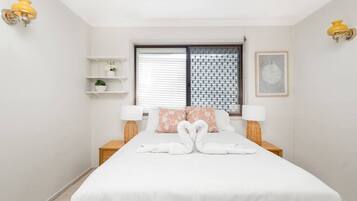 4 bedrooms, desk, iron/ironing board, free WiFi