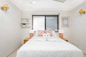 4 bedrooms, desk, iron/ironing board, free WiFi