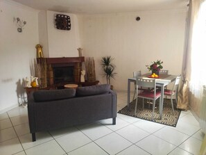 Familienvilla, 6 Schlafzimmer, Küche, Gartenblick | Wohnbereich