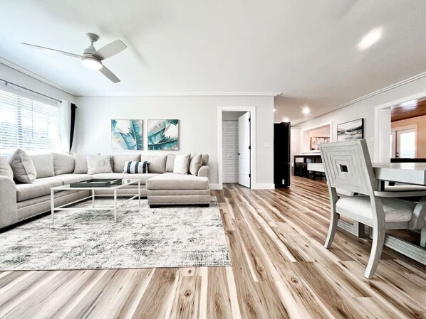 TV connectée, cheminée, médiathèque