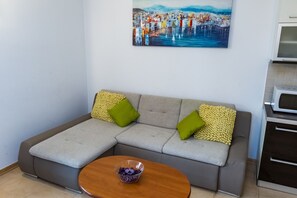 Smart TV - Two-bedroom apartment with terrace (Novalja)