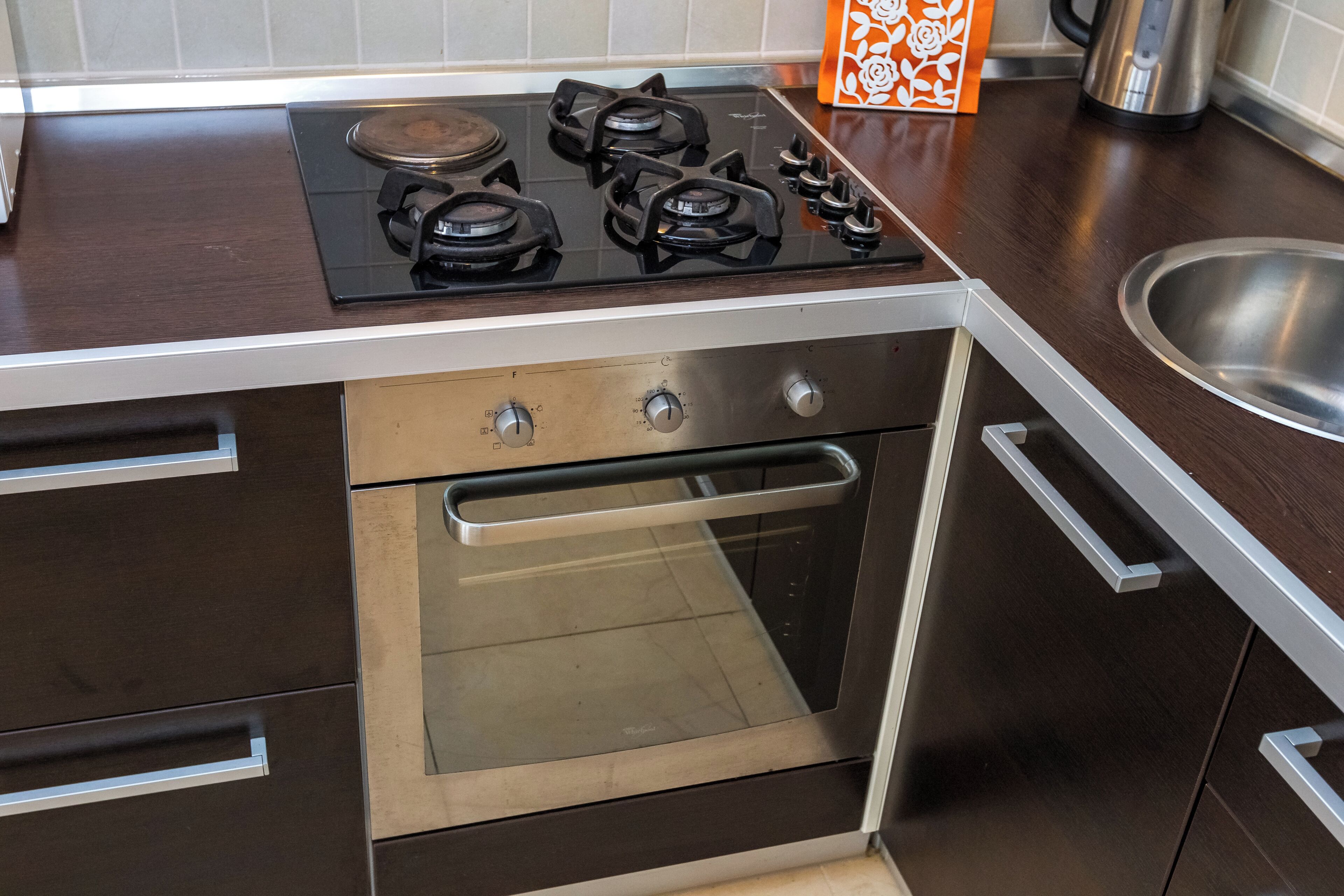 Fridge, oven, stovetop, cookware/dishes/utensils