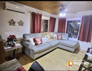 TV connectée, cheminée, jeux vidéo, baby-foot