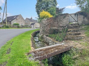 A rural road with stone walls and a small stream. - 1 bedroom accommodation in Ashbourne (Ashbourne)