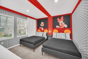 6 bedrooms, iron/ironing board, WiFi, bed sheets - EV_8925 - 6 Bed 5.5 Bath Villa with Screened-In Private Pool with Spillover Spa (Kissimmee)