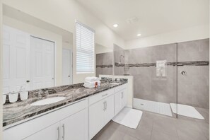 Hair dryer, towels - EV_8925 - 6 Bed 5.5 Bath Villa with Screened-In Private Pool with Spillover Spa (Kissimmee)