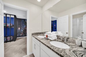 Hair dryer, towels - EV_8925 - 6 Bed 5.5 Bath Villa with Screened-In Private Pool with Spillover Spa (Kissimmee)