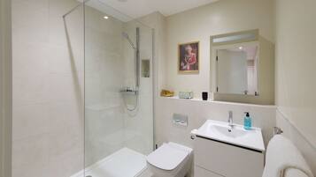 Shower, hair dryer, towels, shampoo