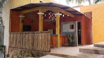 Casa de campo de diseñador | 1 habitación, decoración personalizada y muebles diferentes