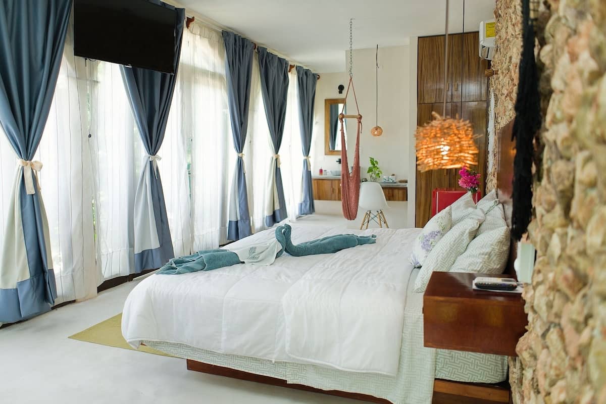 1 kamar tidur dan didekorasi berbeda-beda