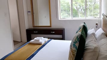 1 chambre, bureau, fer et planche à repasser, Wi-Fi gratuit