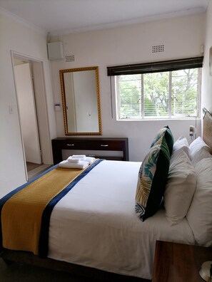 1 chambre, bureau, fer et planche à repasser, Wi-Fi gratuit