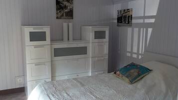 2 bedrooms, WiFi, bed sheets