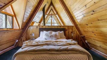 6 habitaciones, escritorio y tabla de planchar con plancha