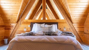 6 bedrooms, desk, iron/ironing board, travel cot