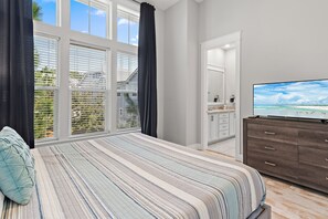 3 slaapkamers, een strijkplank/strijkijzer, reisbedje, wifi