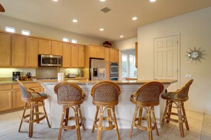 Fridge, microwave, stovetop, dishwasher