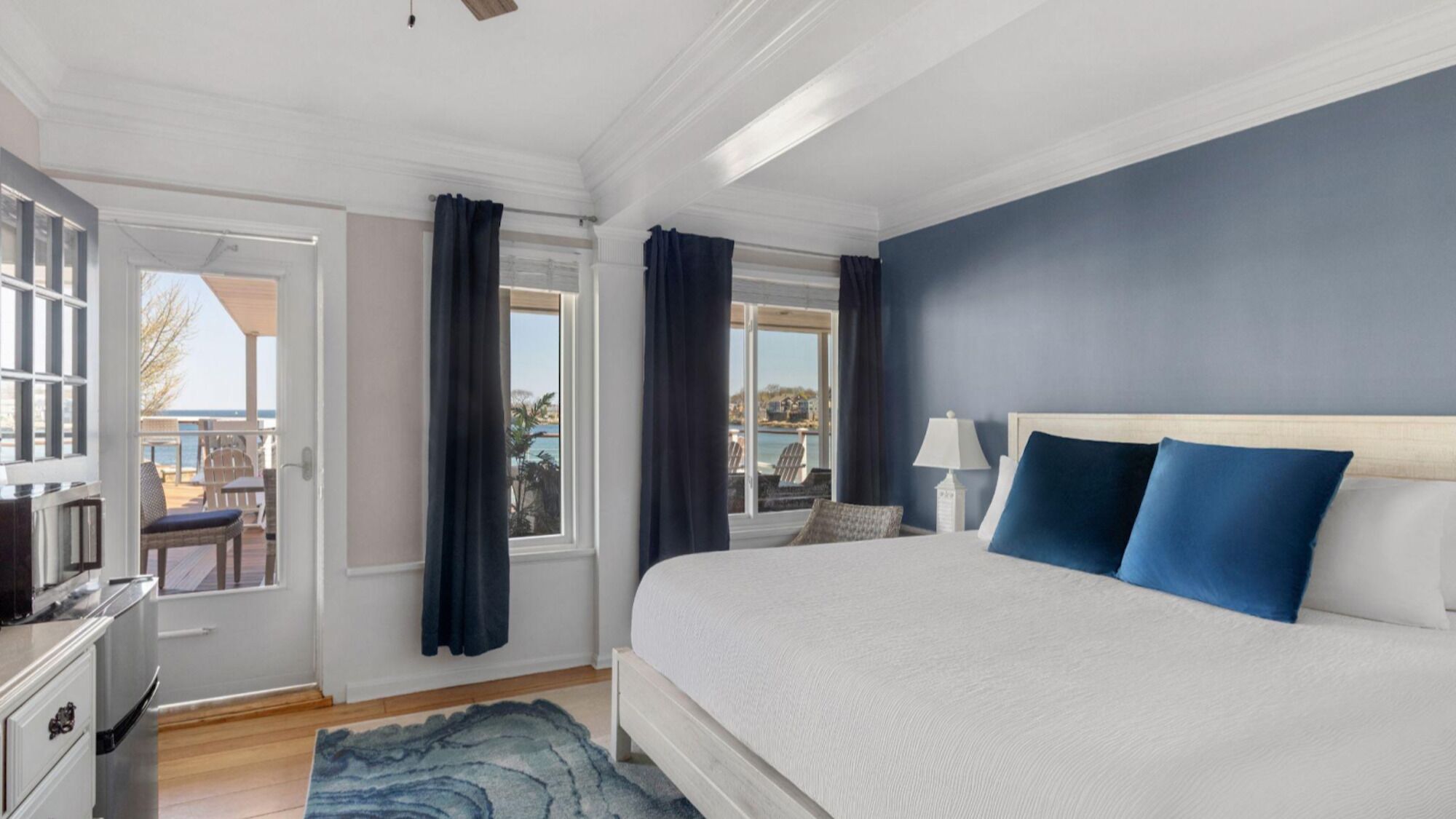 Oceanview King | Hypo-allergenic bedding, pillowtop beds, individually decorated