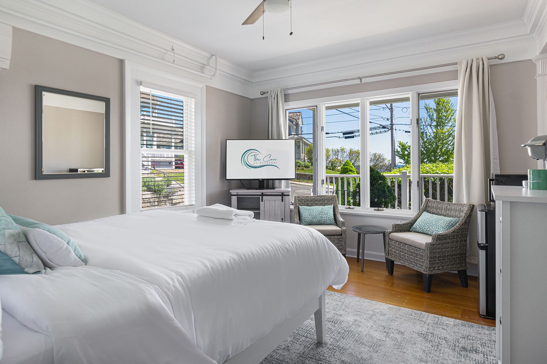 Standard Studio, 1 Queen Bed, Ocean View (2)