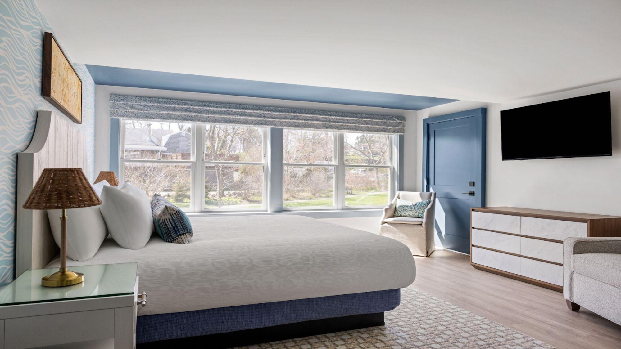 King Accessible | Hypo-allergenic bedding, pillowtop beds, individually decorated