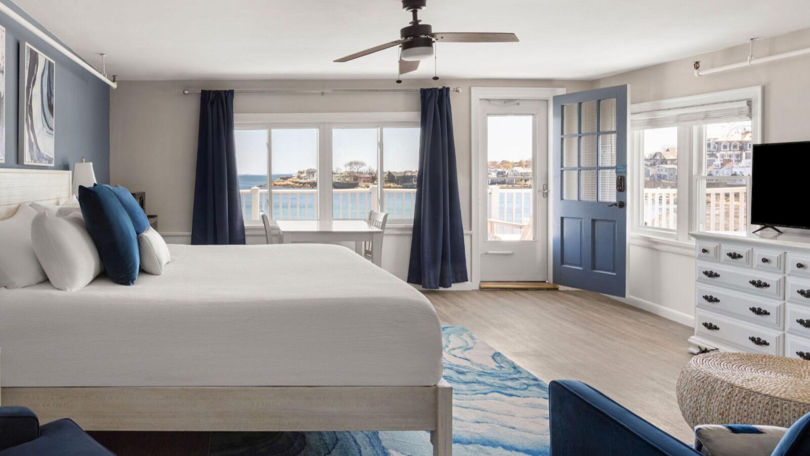 Ocean View King Deluxe | Hypo-allergenic bedding, pillowtop beds, individually decorated