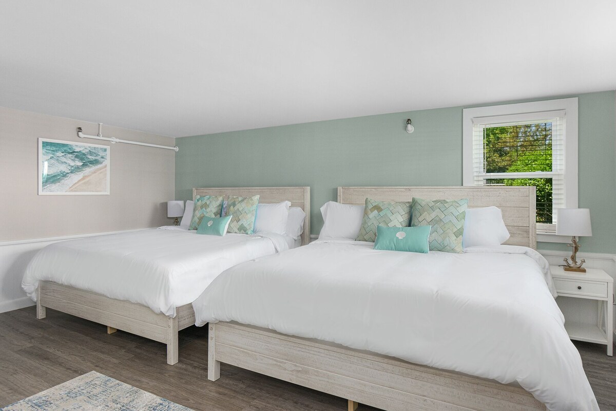 Hypo-allergenic bedding, pillow-top beds, free WiFi