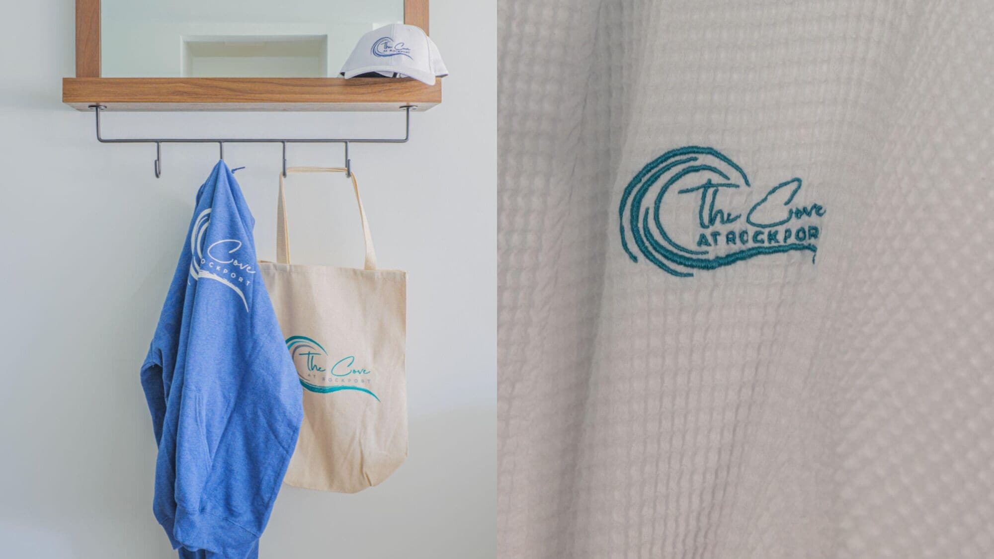 Un porte-serviettes sur lequel est suspendue une serviette bleue et un sac fourre-tout beige.