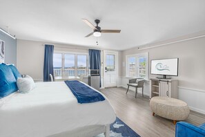 Deluxe Room, 1 King Bed with Sofa bed, Ocean View, Corner | Hypo-allergenic bedding, memory foam beds, iron/ironing board, free WiFi - The Cove at Rockport Hotel (Rockport)