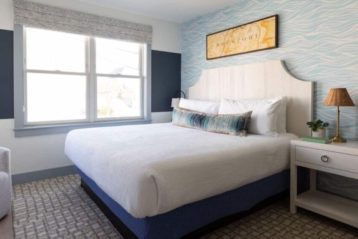 Hypo-allergenic bedding, pillow-top beds, free WiFi