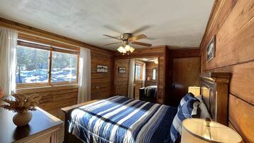 2 bedrooms, travel cot, WiFi, bed sheets