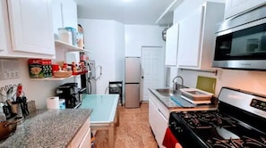 Fridge, oven, stovetop, coffee/tea maker