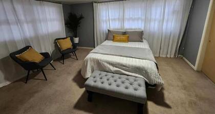 Back Yard Oasis. Centrally locate, private and safe.