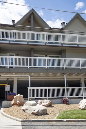 Exterior - 28% Off Instant Booking Skiers Lodge 1 Bedroom 2/13/2025 thru 2/20/2026 (Park City)