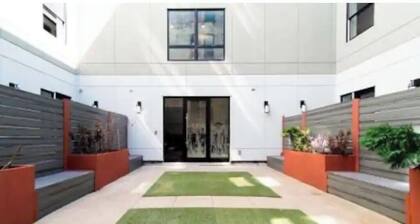 New modern Apt w/gym &elevator(monthly deal disc.)