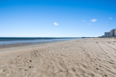 NEW TO THE MARKET - 1 block from the beach!