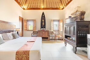 3 bedrooms, in-room safe, desk, iron/ironing board - Villa Carissa: Private Pool in Seminyak Center, Bali (Bali)