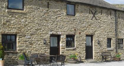 A fabulously quiet paradise situated on a working farm Castleton