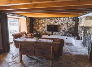 Smart TV, futbolito y tenis de mesa 