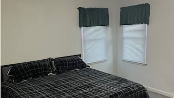 3 habitaciones, tabla de planchar con plancha, wifi y ropa de cama