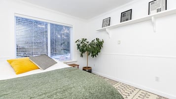 4 slaapkamers, een strijkplank/strijkijzer, reisbedje, gratis wifi