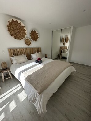 3 bedrooms, in-room safe, iron/ironing board, travel crib - Orient Bay, Appartement Luxueux à 3 Minutes de la Plage! (Collectivité de Saint-Martin)