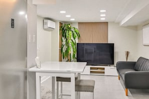 Interior - Lovely Elmont Apartment - Walk to Bus Stop! (Elmont)