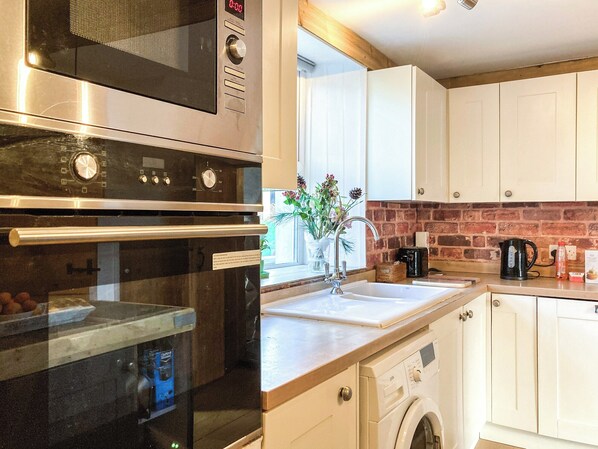 Dishwasher, cookware/dishes/utensils