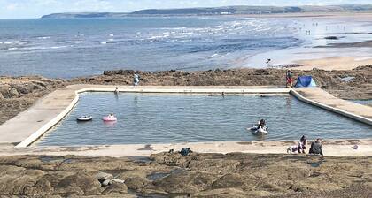 Only 4 miles from Westward Ho.