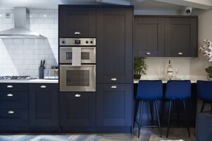 Refrigerador, microondas, cafetera/tetera