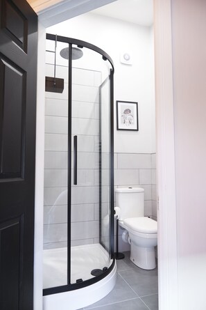 Shower, towels, soap, shampoo - Home at Tancred Road  (Liverpool)