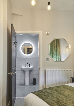 Shower, towels, soap, shampoo - Home at Tancred Road  (Liverpool)