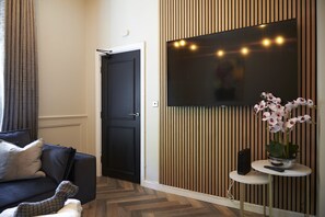 42 吋電視連數碼電視頻道