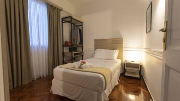 Habitación individual clásica | 2 habitaciones, caja de seguridad en la habitación y escritorio