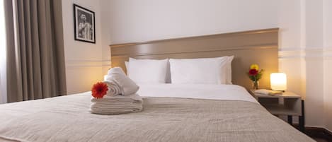 2 bedrooms, in-room safe, desk, blackout drapes